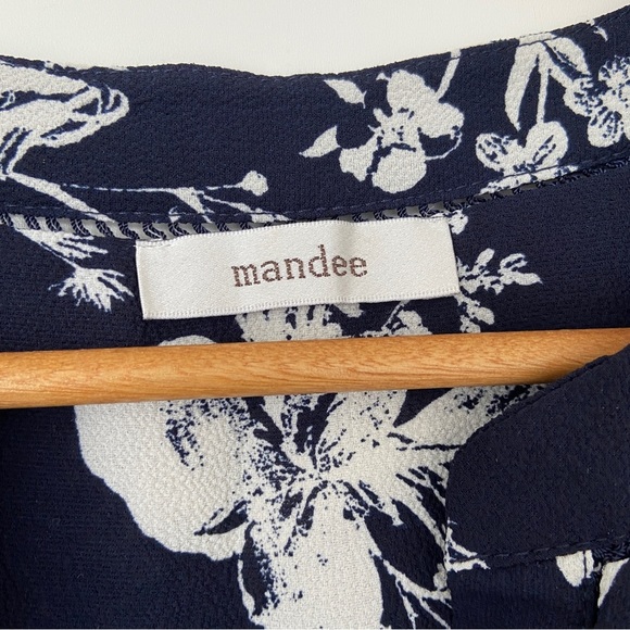 MANDEE NAVY/WHITE FLORAL VNECK TOP/BLOUSE WITH TULIP CAP SLEEVES,MEDIUM - Picture 3 of 12